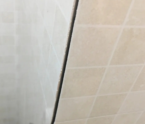 濠江瓷砖空鼓维修公司分享阳台瓷砖脱落的修复过程可以分为以下几个步骤
